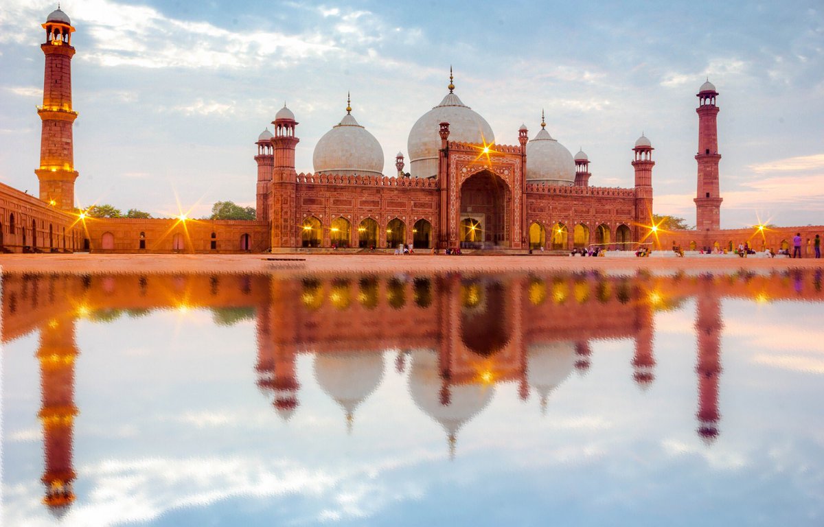 essay on a visit to historical place badshahi mosque