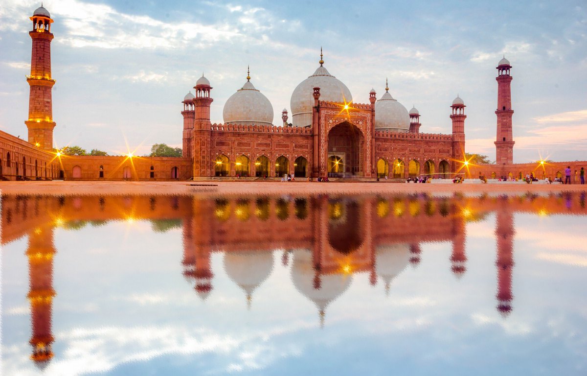 Historical places series (Badshahi Masjid)